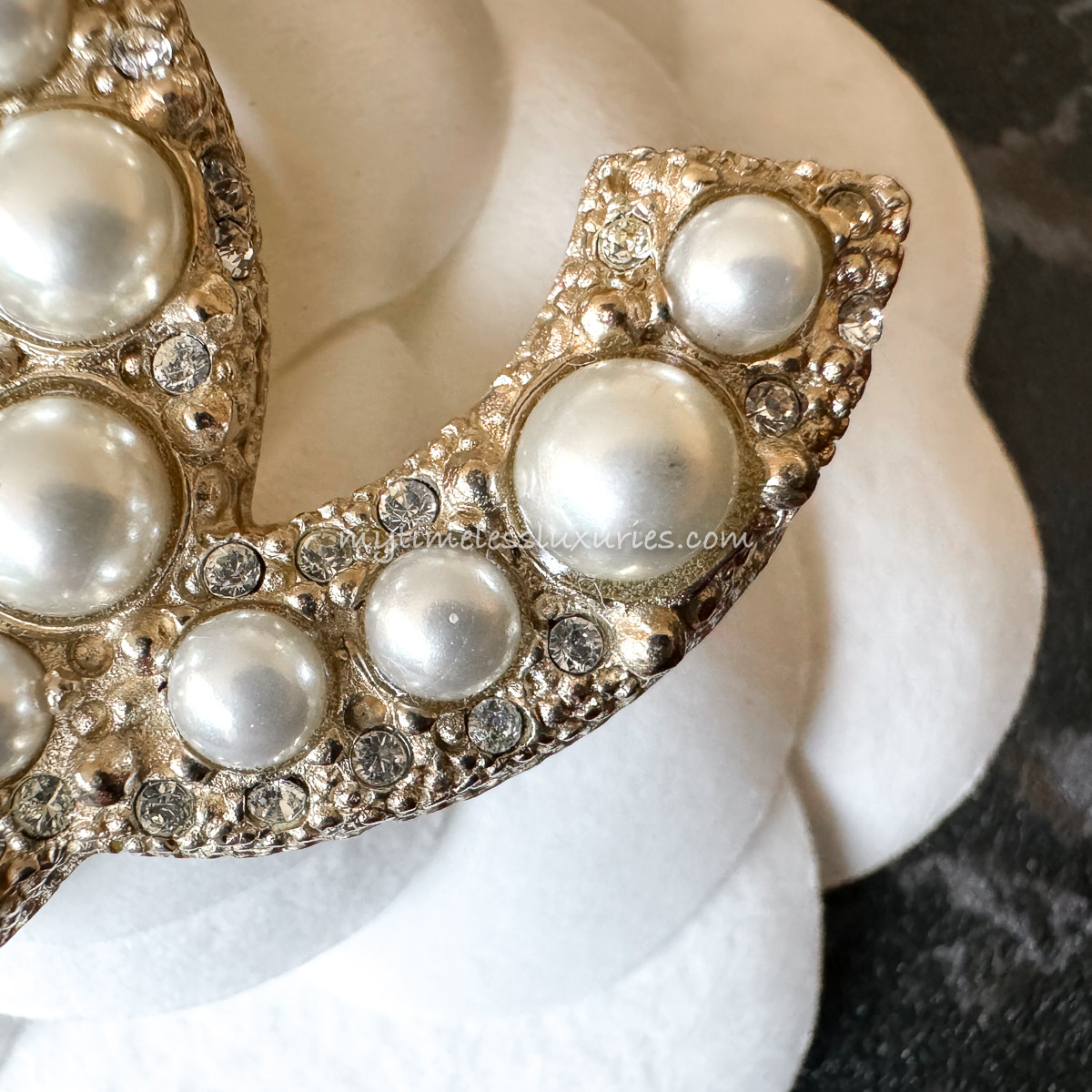 CHANEL CC Brooch Pearls & Crystals - Timeless Luxuries
