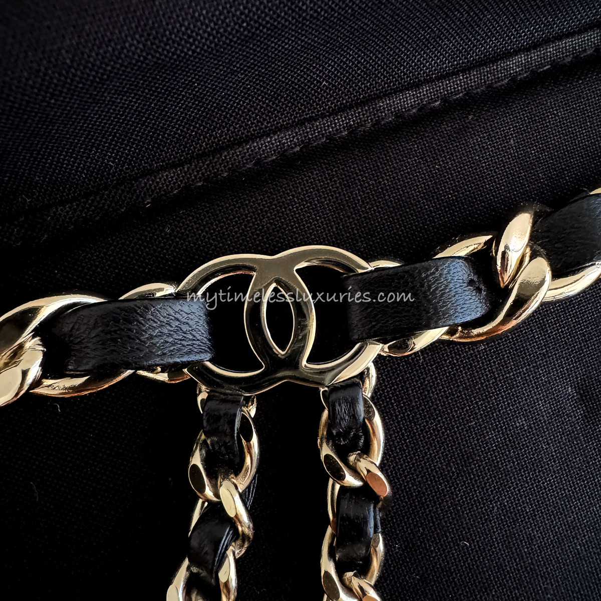 Fashion Chanel 19 Belt NIB 100%Authentic CHANEL 22V Black Leather