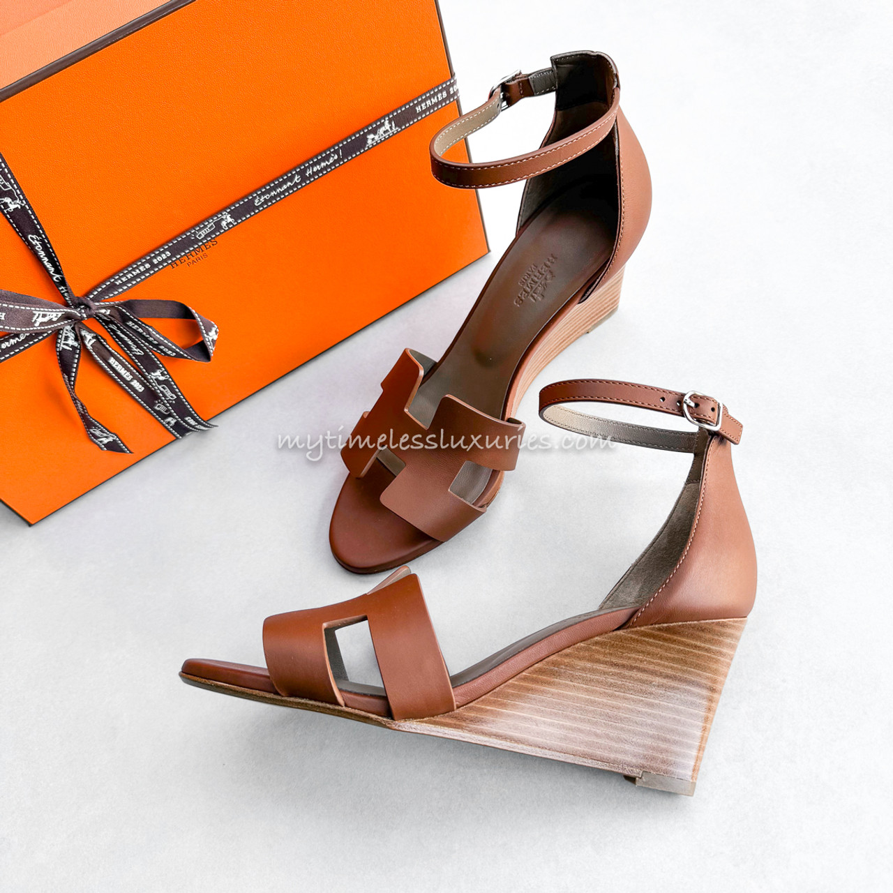 エルメスHERMES レジェンド 37 ゴールド HERMES Legend Wedge Sandals Gold 37 *New - Timeless Luxuries