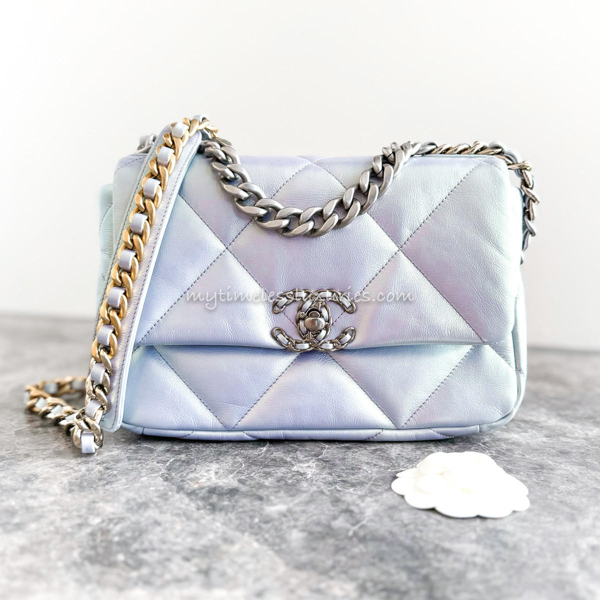CHANEL 22P Iridescent Lt Purple Small 19 Bag Mix Hw - Timeless