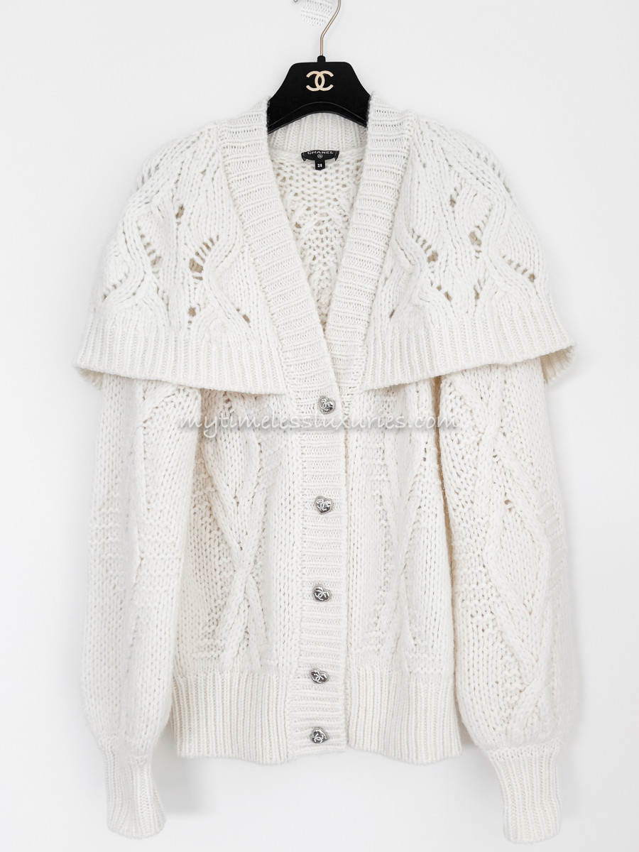 CHANEL カーディガン CHANEL 21B Knit Cardigan CC Heart Buttons 38 - Timeless Luxuries