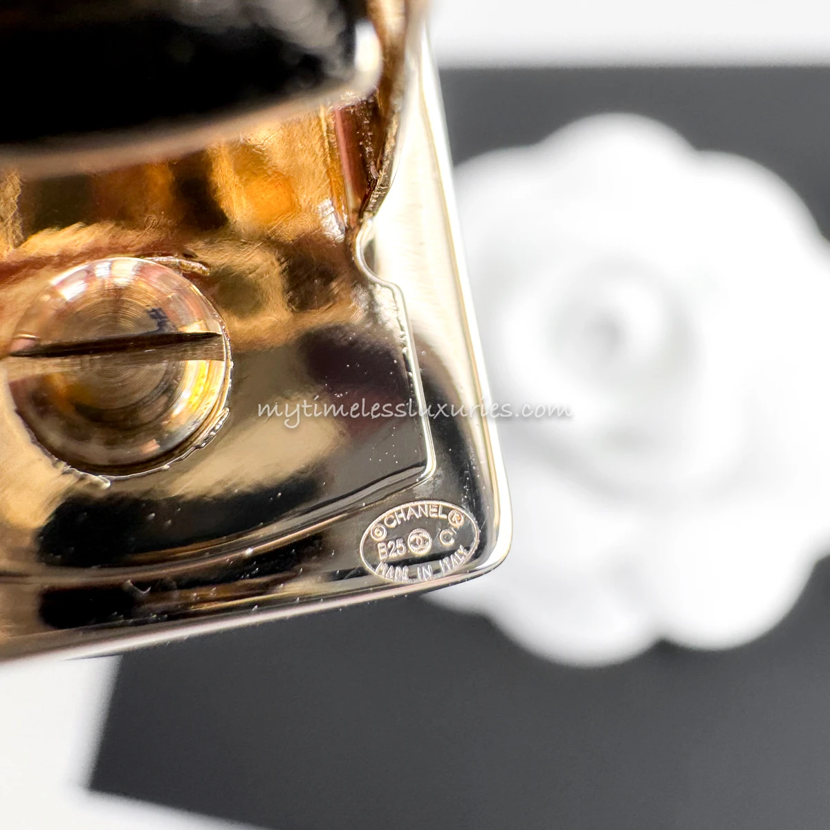 CHANEL Black and Gold Logo Hair barrette Chanel Black Gold Plated Leather Barrette Gold-plated ref  main image 2