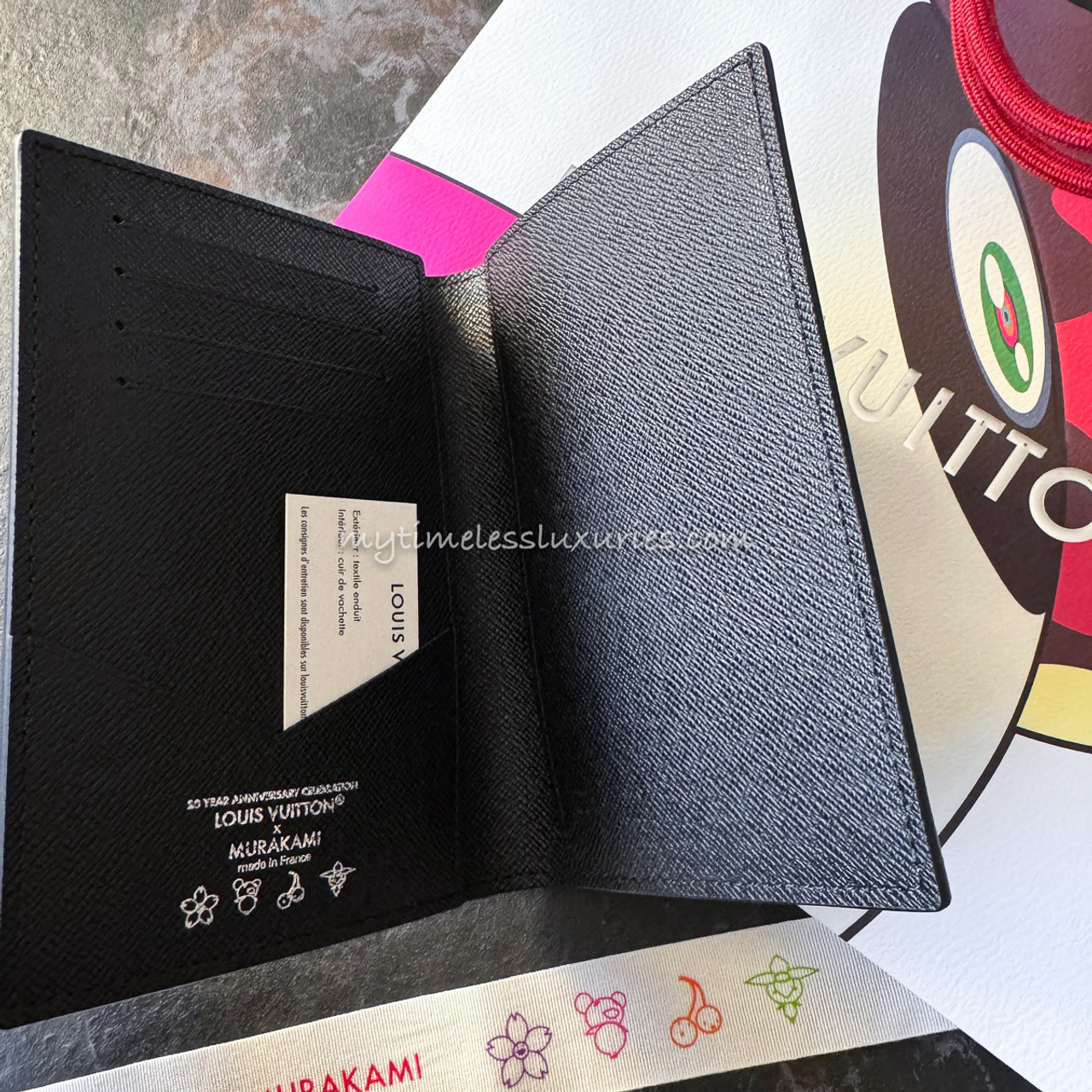 本日22時まで　Louis Vuiton x Murakami パスポートカバー Louis Vuitton x Takashi Murakami Passport Cover White