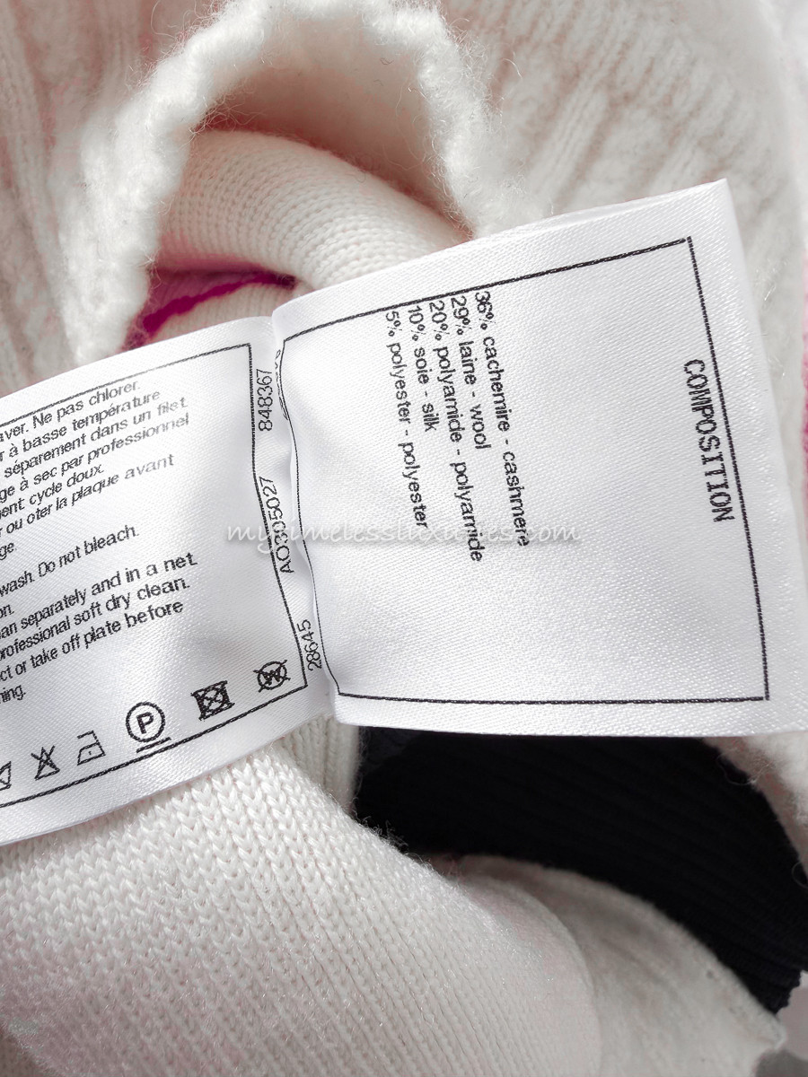CHANEL 23N Coco Neige CC Pullover 34 - Timeless Luxuries CHANEL 23N Coco Neige CC Pullover 34 - Timeless Luxuries