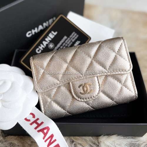 CHANEL 18C Iridescent Light Green Caviar Small Medium Zip Wallet Pearly NEW  NWT