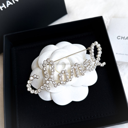 Chanel - Crystal Pearl Hair Clip 2019