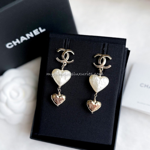 CHANEL, Jewelry, Chanel 23p Cc Heart Dropped Hoop Earrings