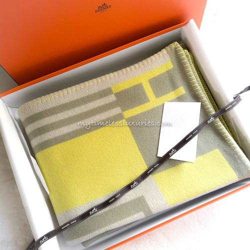 HERMES 2023 Calvi Duo Card Holder Gold Epsom *New - Timeless Luxuries