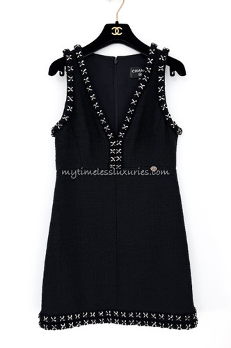 CHANEL 17A Metiers d'Art Cosmopolite Little Black Dress