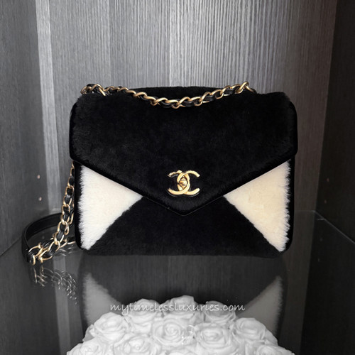 CHANEL 21A Runway Shearling Flap Bag