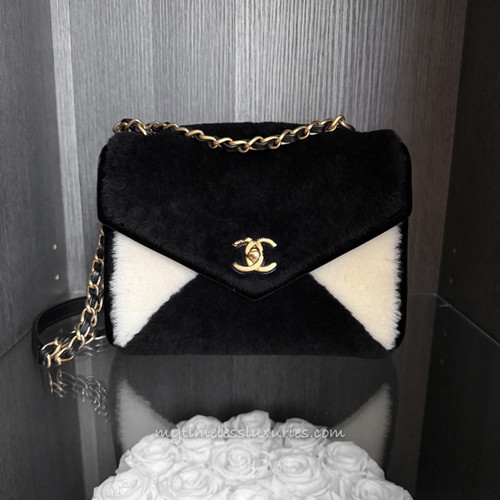 CHANEL 21A Runway Shearling Flap Bag