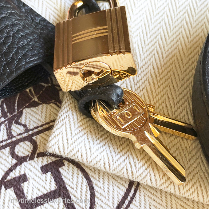 Louis Vuitton bucket bag, new, with gold hardwares, lock and key