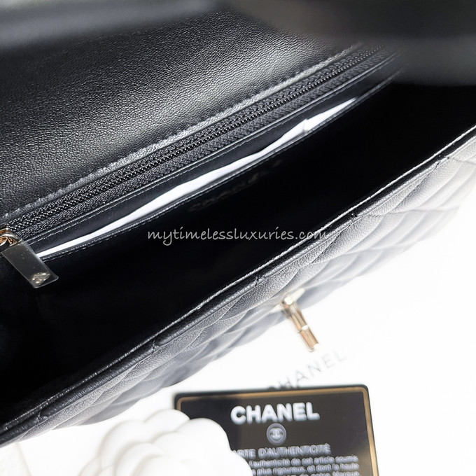 Small flap bag, Lambskin & gold metal , black — Fashion