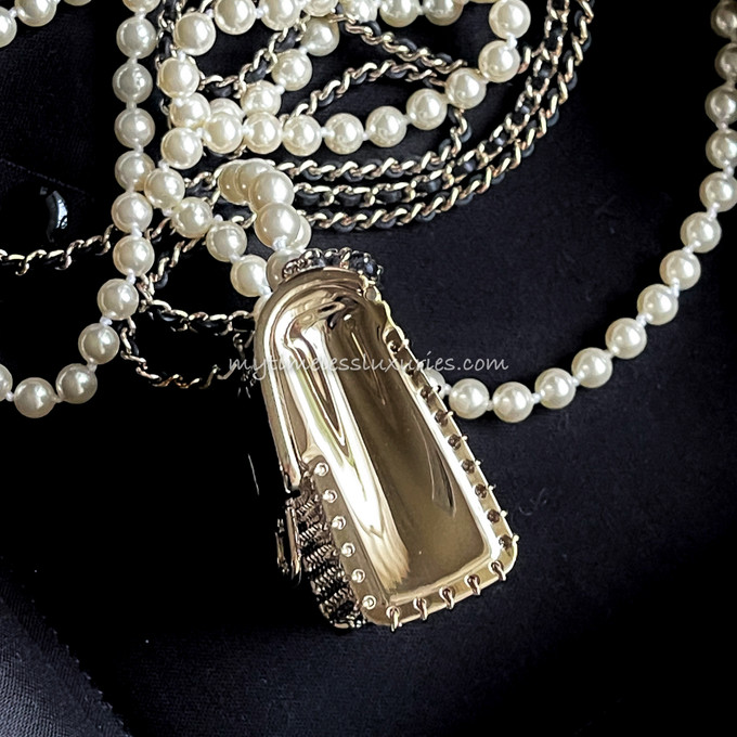 CHANEL, Jewelry, Runway Ltd Edition Chanel Gold Metal Micro Pearl Bag  Cuff