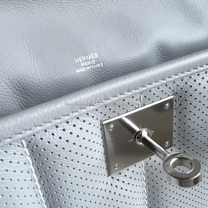 Hermès Berline 28 Perforé Bleu Glacier Veau Evercolor with Palladium  Hardware - Bags - Kabinet Privé