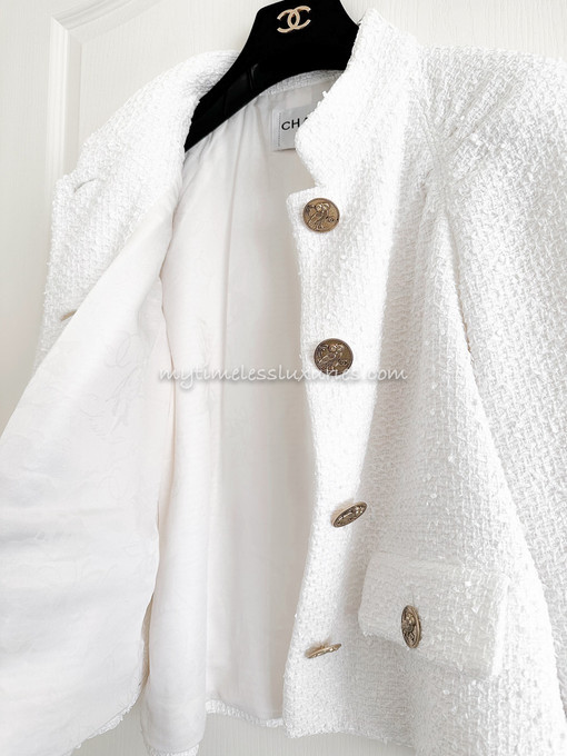 CHANEL 18C Runway Tweed Jacket Owl Buttons 42 White - Timeless Luxuries