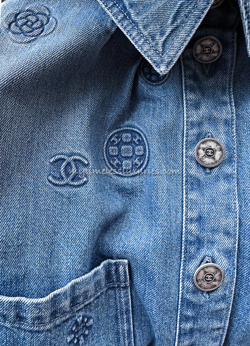CHANEL Blue Denim Jean Jacket CC Logo Pointed Collar Silver Sz 34