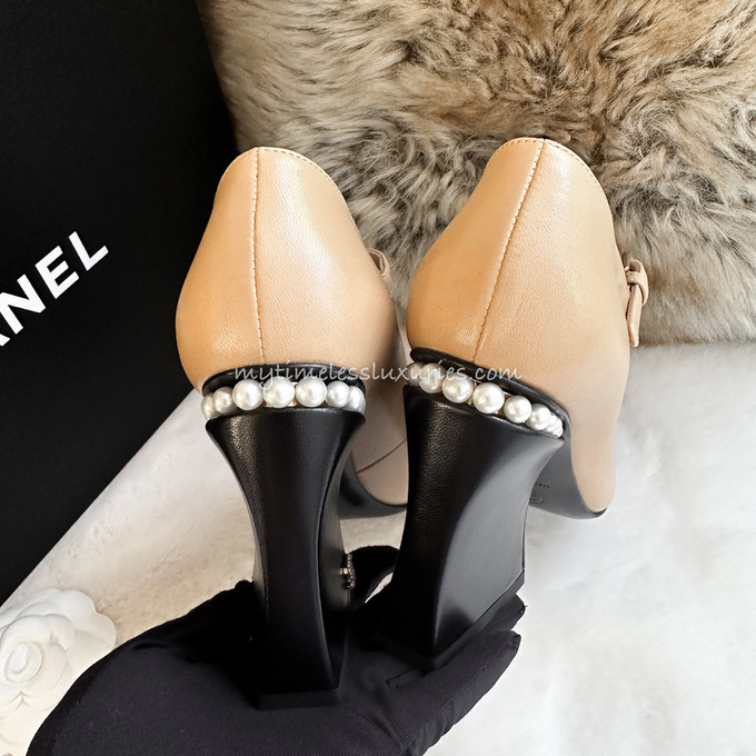 CHANEL 22A Runway Pearl Embellished Shoes 35.5 Beige/ Black *New - Timeless  Luxuries