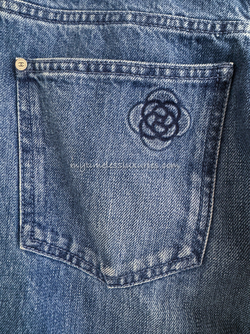 CHANEL 21P Logo Embossed High Waisted Jeans 40 Blue - Timeless Luxuries