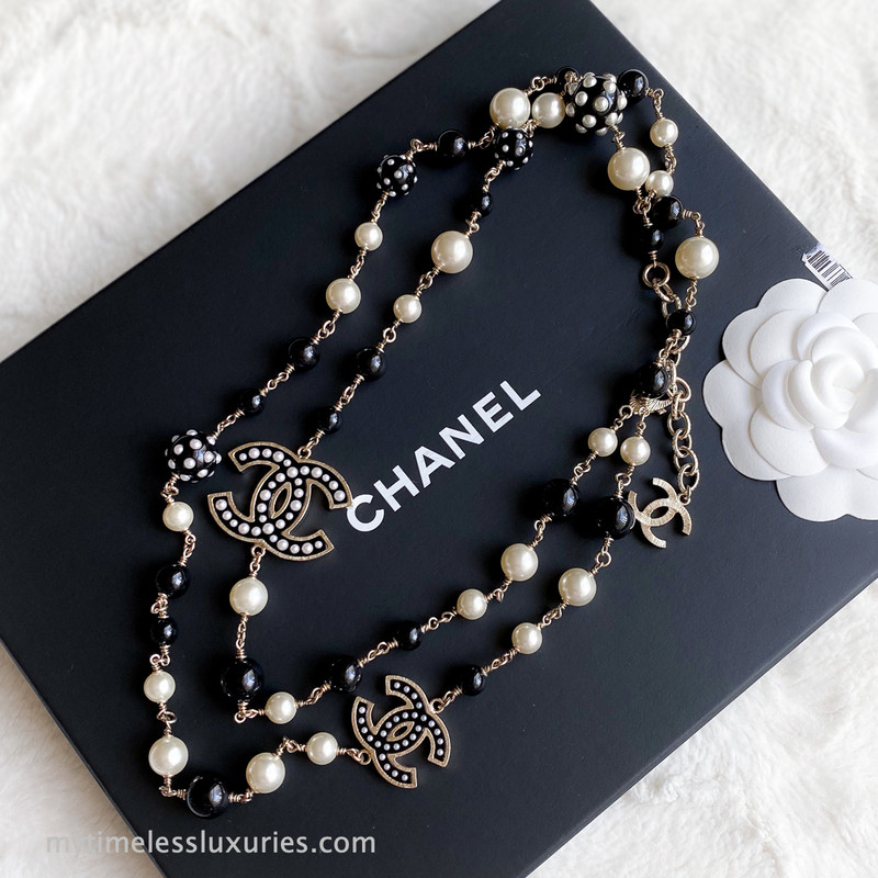 picture Chanel Logo Necklace Price proizvoditelnost revolyucioner veroyatnost chanel black pearl necklace
