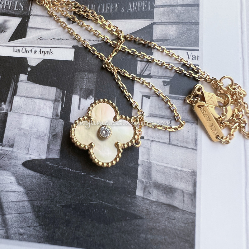 van cleef arpels 2023 holiday pendant