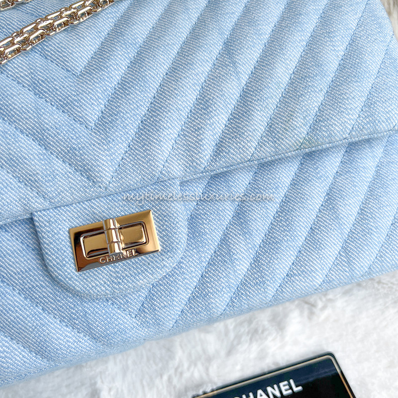 CHANEL Denim Chevron 2.55 Reissue 226 