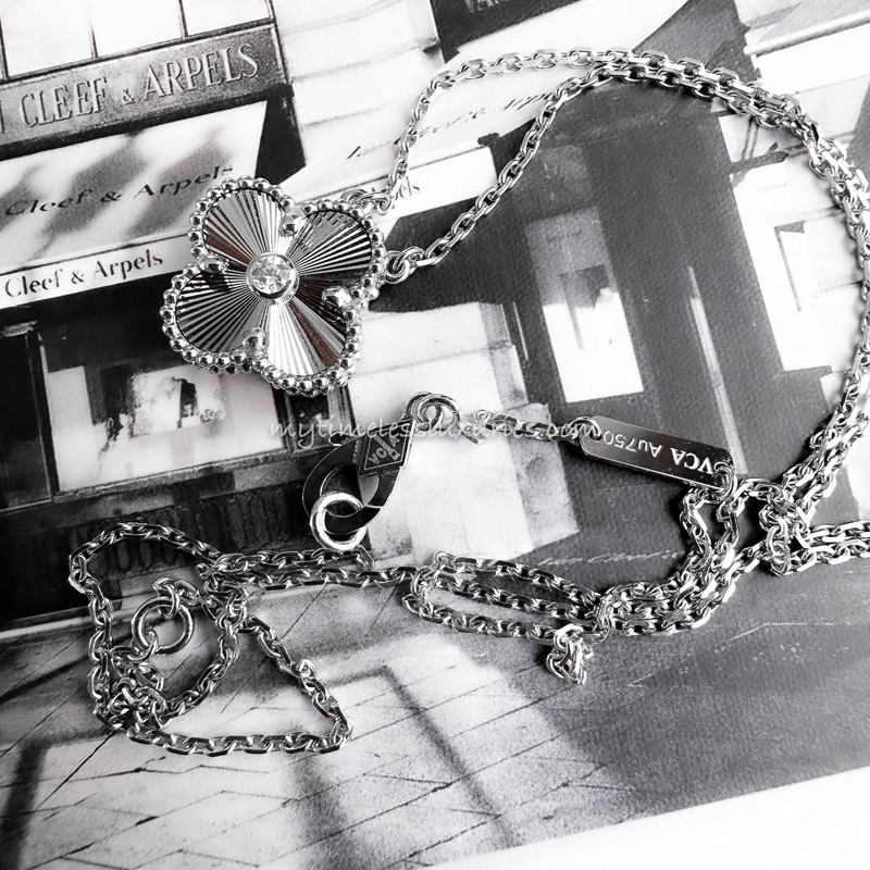 Van cleef holiday pendant 2020 clearance