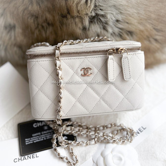 delete CHANEL 22C ECRU CAVIAR SMALL VANITY CASE LGHW