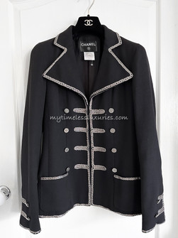 CHANEL 06P Runway Jacket 40 - Timeless Luxuries