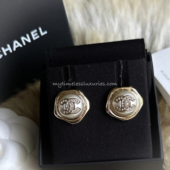 CHANEL_22S_CC_Stud_Earrings_Pe