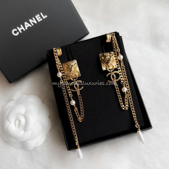 ◆煌めくゴールドCC◆シャネル Cuff CHANEL_22A_Gold_Cuff_Earrings_