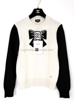 CHANEL リボンが可愛いノースリニット レア！ CHANEL 25N Coco Neige CC Logo Sweater 36 *New - Timeless Luxuries