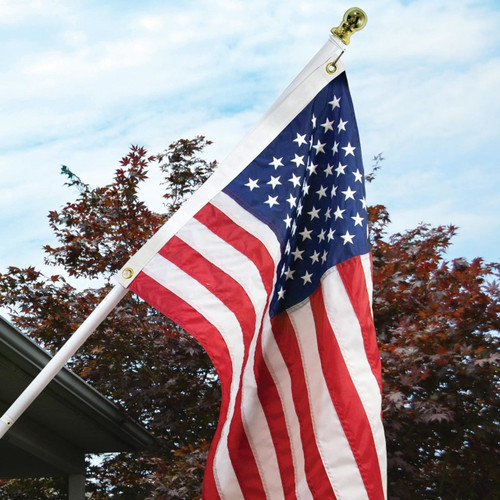 Flagpole waving witbout wind deals fan