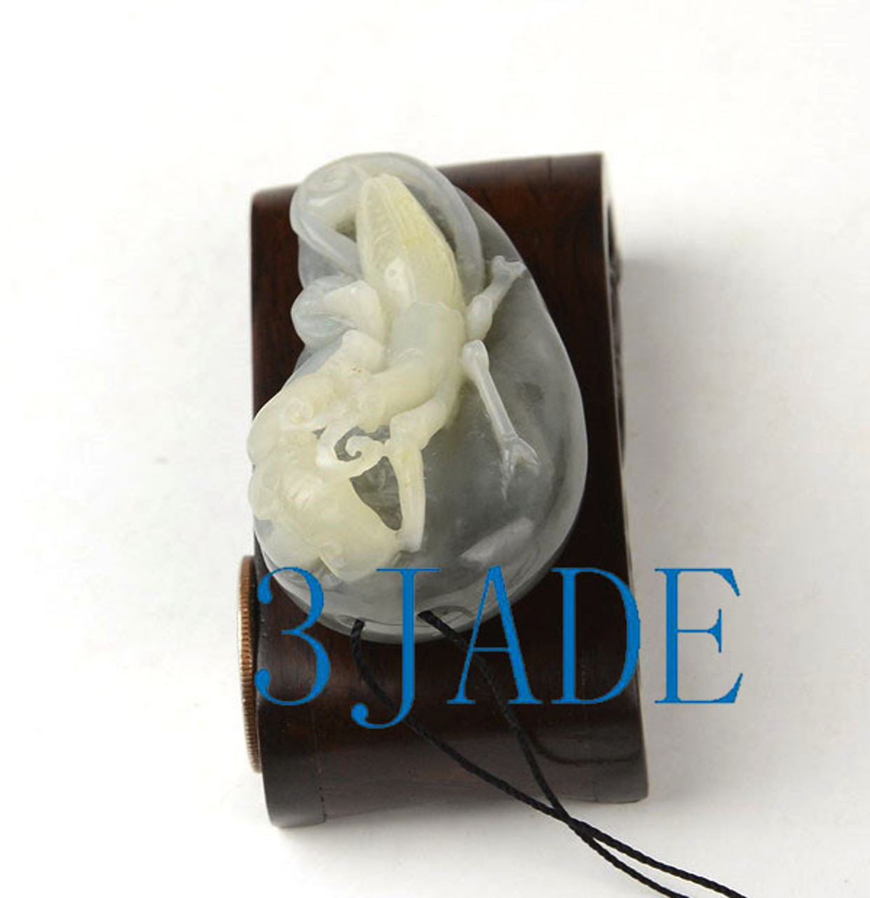 Nephrite Jade Praying Mantis Figurine /Pendant /Carving和田青花籽料 w. certificate