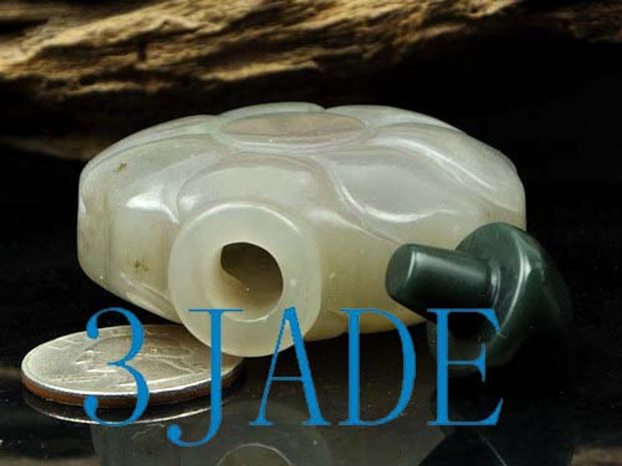 Hand Carved Natural Hetian Nephrite Jade Carving: Snuff Bottle -N009137