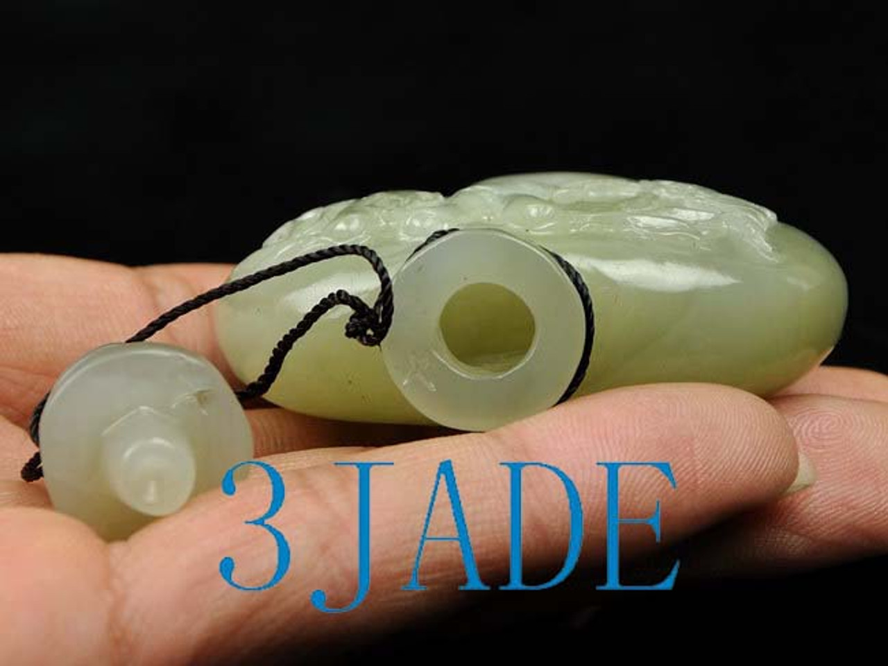 Hand Carved Natural Hetian Nephrite Jade Snuff Bottle -N009128