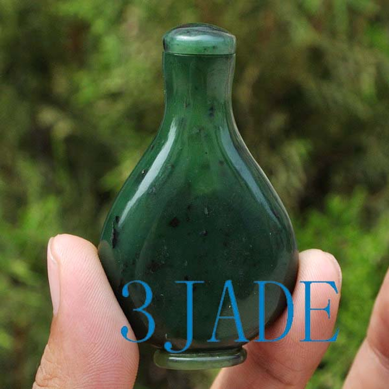 green nephrite jade snuff bottle