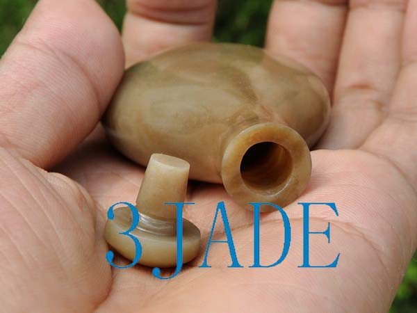 Hand Carved Natural Hetian Nephrite Jade Carving: Snuff Bottle, w/ certificate
