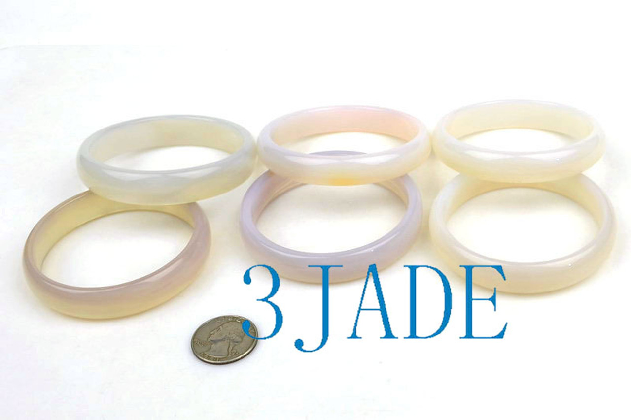 Lot 1 agate bangles under lighting.