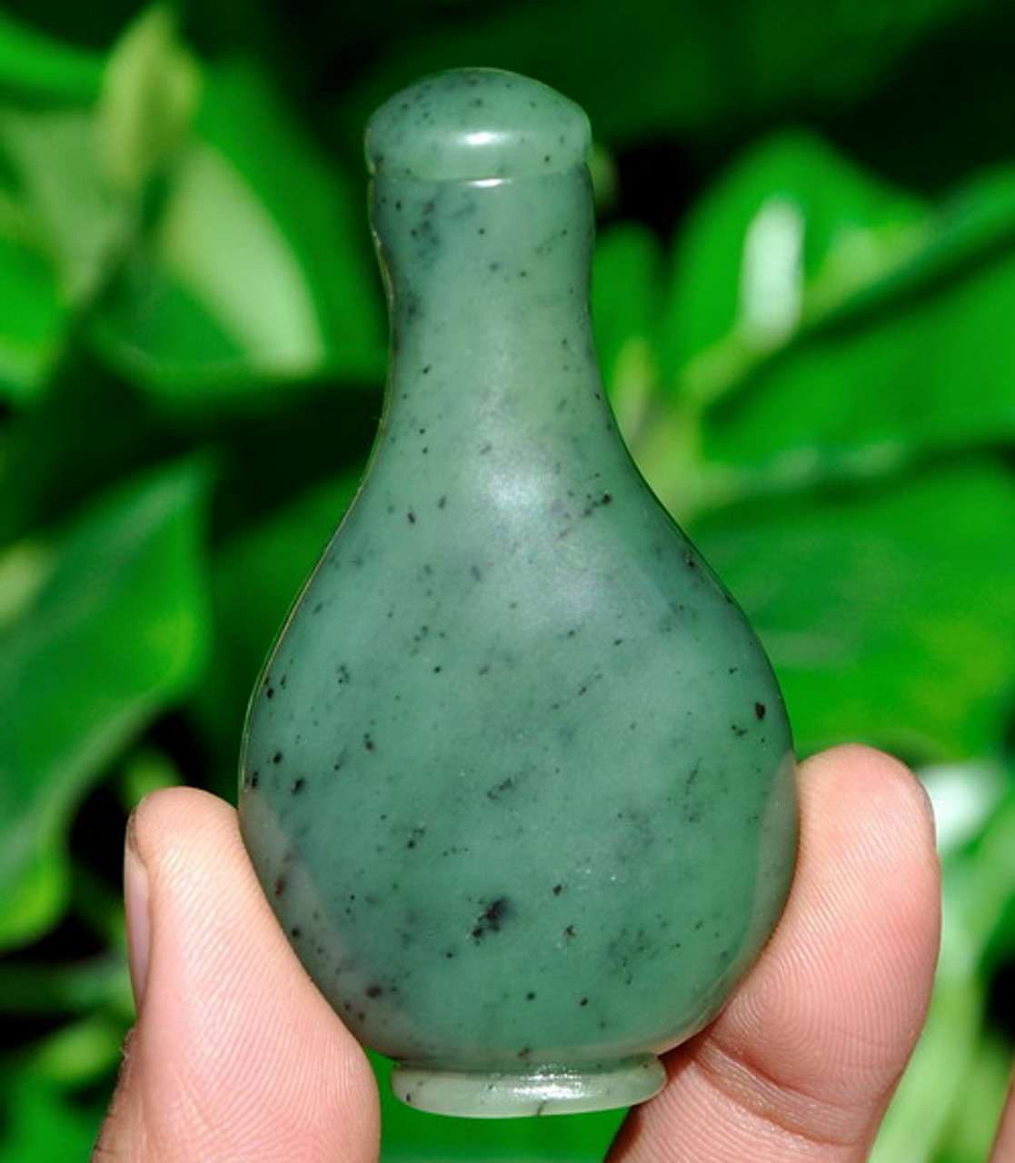 Hand Carved Natural Green Nephrite Jade Snuff Bottle  w/ certificate