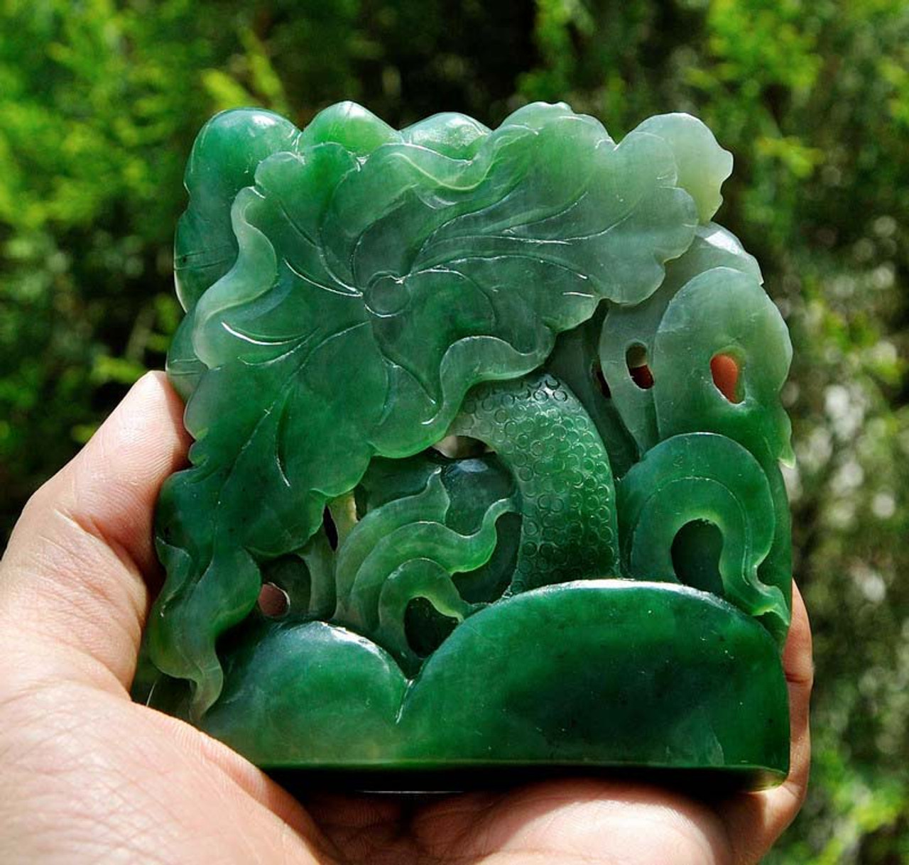 green jade carving