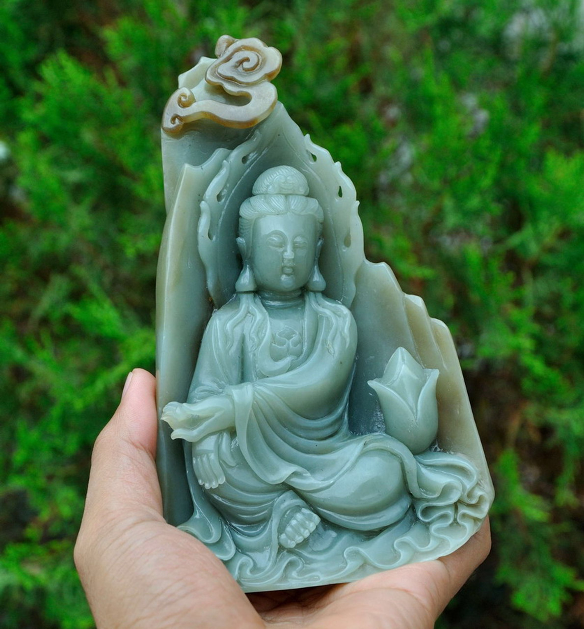 jade Guanyin statue