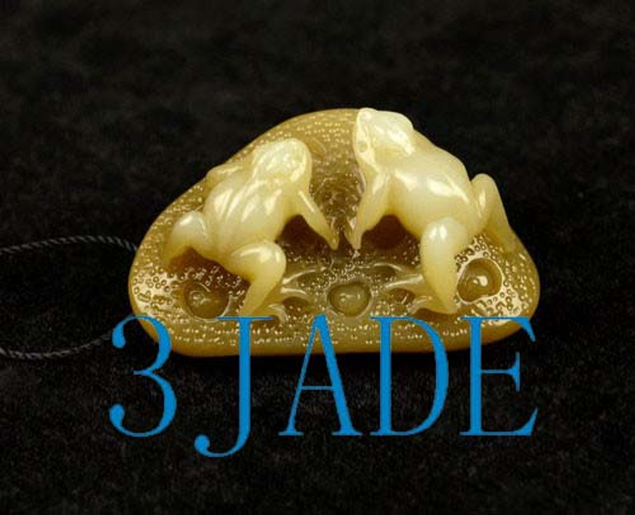 Hand Carved Natural Sugar Brown Nephrite Jade Frog Pendant  w/Certificate