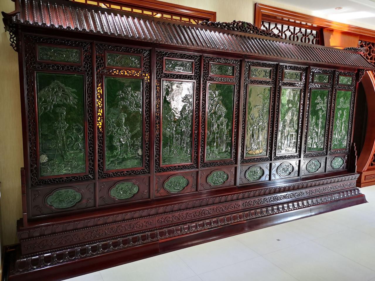 ケニー・シャーフ シルクスクリーン「JADE PEA GOD」1989年制作 5.3m*2.6m Spinach Green Jade Wood Chinese Screen 金陵十二钗碧玉