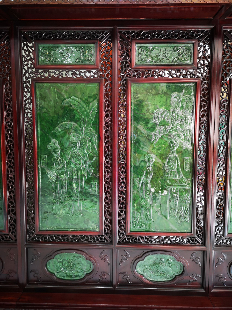 5.3m*2.6m Spinach Green Jade Wood Chinese Screen 金陵十二钗碧玉