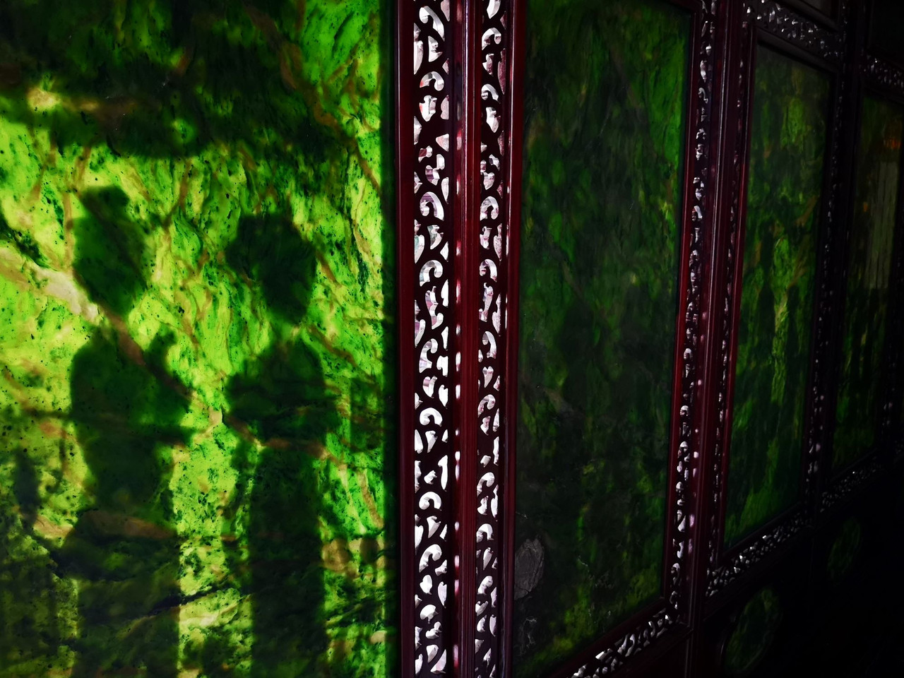 5.3m*2.6m Spinach Green Jade Wood Chinese Screen 金陵十二钗碧玉