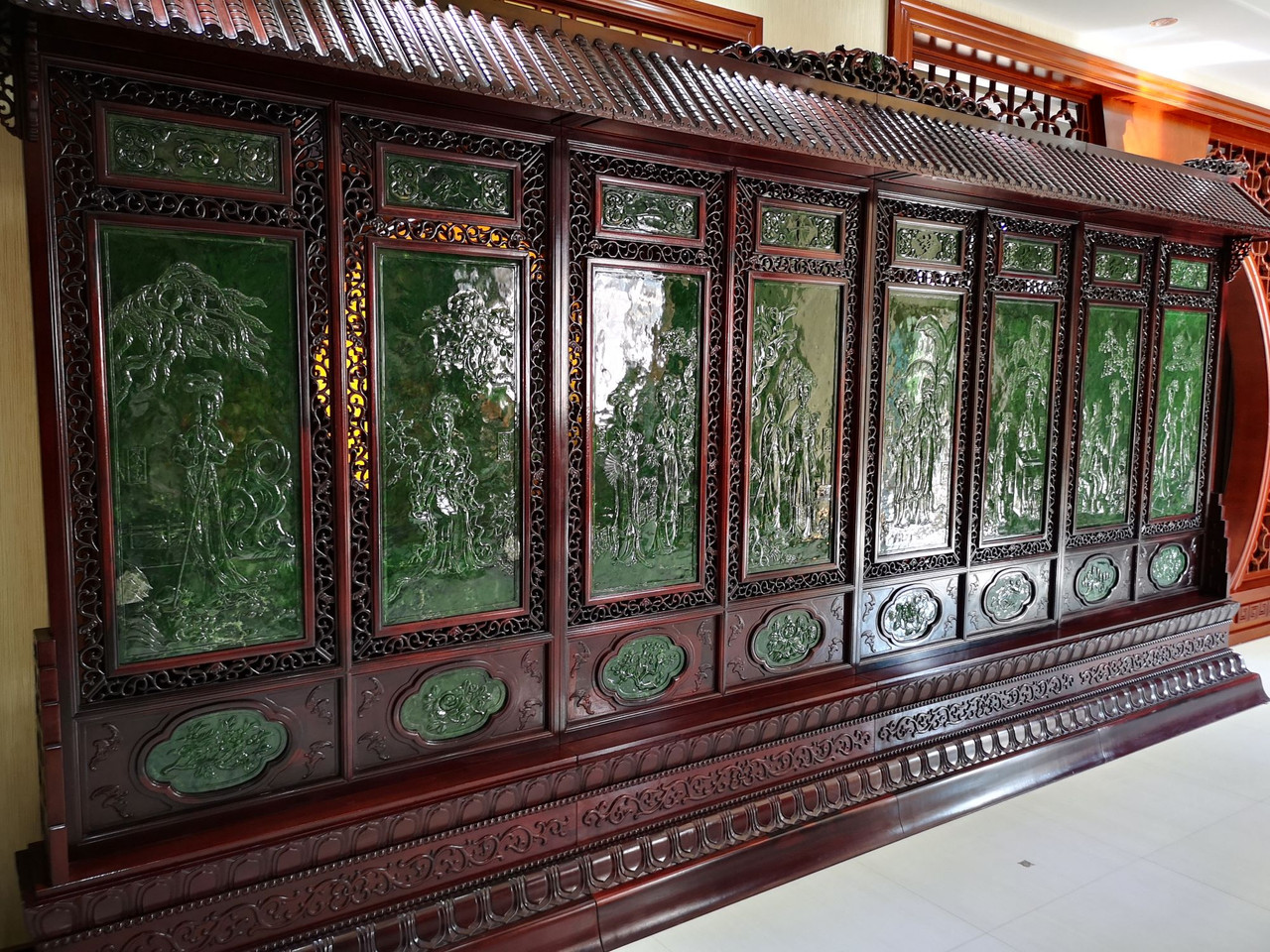 5.3m*2.6m Spinach Green Jade Wood Chinese Screen 金陵十二钗碧玉