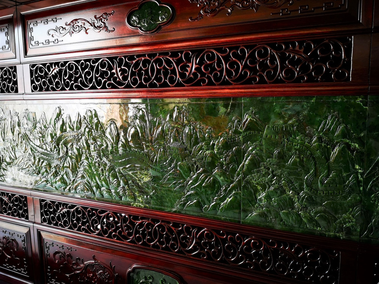 5.76m*2.50m Spinach Jade Rosewood Chinese Screen The Great Wall