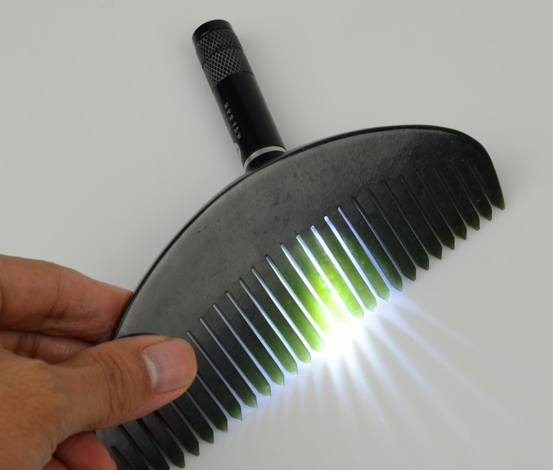 dark green jade comb under transmitted light Z012360C