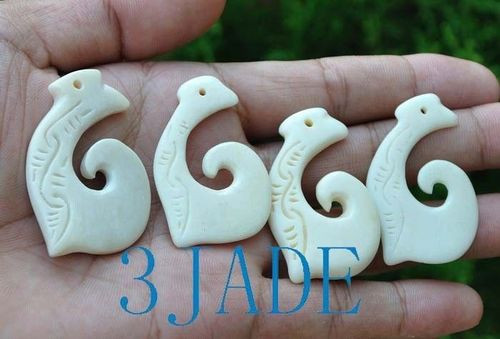 4PCS Carved Bone Hei-Matau Fish Hook Pendant New Zealand Maori Style Carvings -G029145